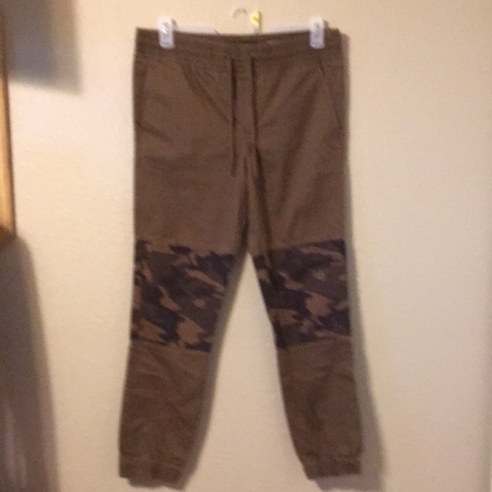 🌺 Aeropostale Joggers Camo size Small petite
